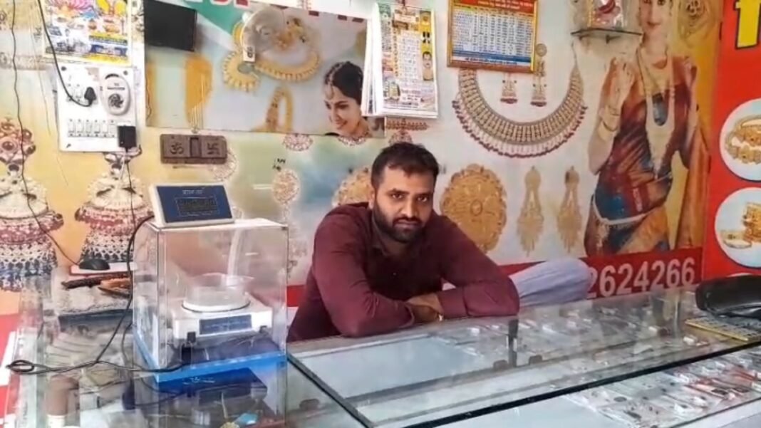 MP News : सराफा दुकानदार की आंखों के सामने पायल पार कर गईं महिलाएं, पुलिस जांच में जुटी