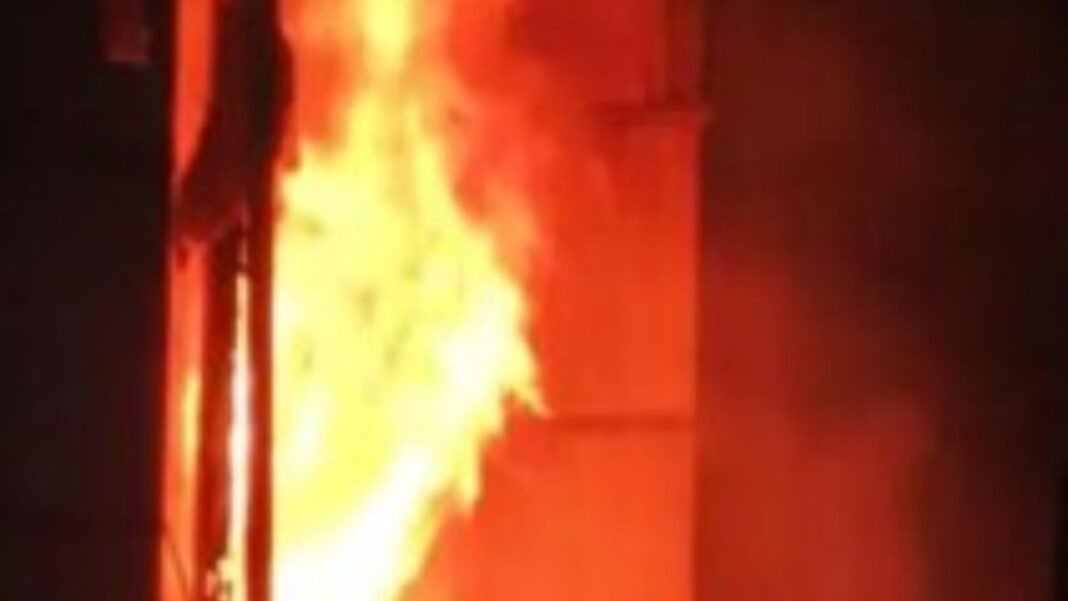 Big Breaking : बेबीलॉन होटल लगी भीषण आग, लिफ्ट बंद होने के कारण 35 लोग फंसे, कलेक्टर-SP मौके पर मौजूद