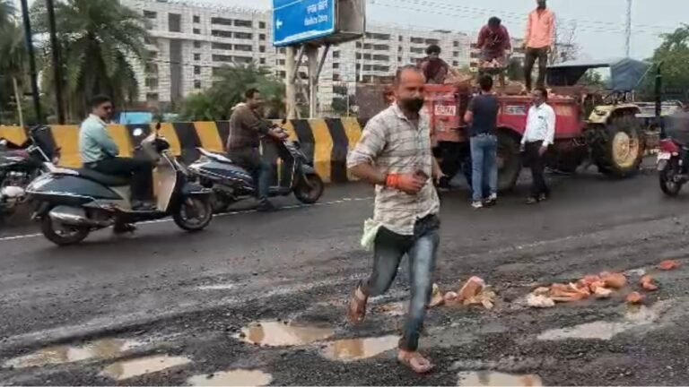 Chhindwara News : खजरी रोड ओवर ब्रिज : हादसों से तंग आकर दयानंद चौरसिया ने की सड़क सुधार की पहल
