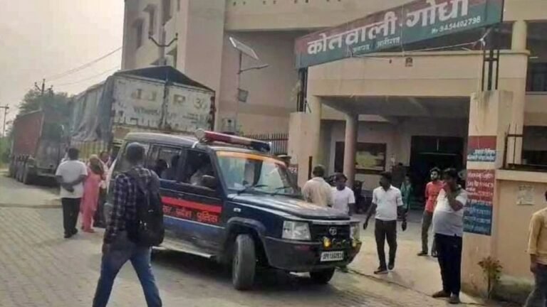 disgusting Act : स्कूल की आड़ में हैवानियत – प्रिंसिपल ने छात्रा को पत्नी बनाने की कही बात, अलीगढ़ में बवाल