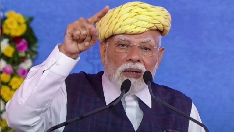 Road shows & public meetings : भावनगर में पीएम मोदी बोले, “हमारा सबसे बड़ा दुश्मन निर्भरता, आत्मनिर्भर भारत है 100 दुखों की एक दवा”