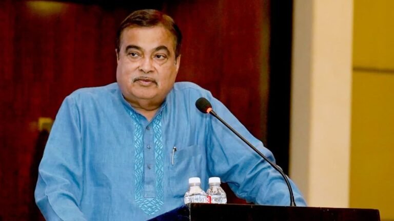 Mahanubhava Sect Conference : नितिन गडकरी का जोरदार संदेश – धर्म-काज से नेताओं को दूर रखें, राजनीति में शॉर्टकट मंजिल अधूरी कर देता है