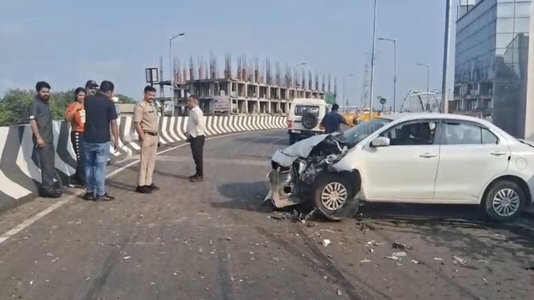 Jabalpur : नवनिर्मित फ्लाईओवर पर हुआ पहला सड़क हादसा, कार चालक की जान बची