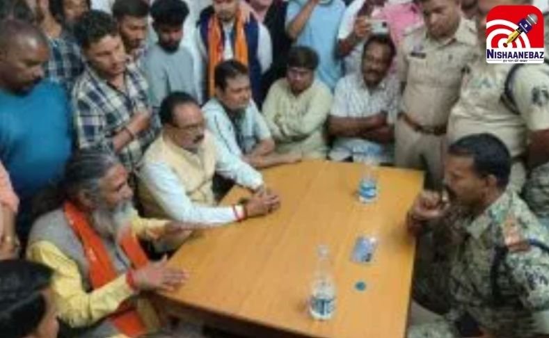 कांकेर में बवाल : अमित शाह के वीडियो से छेड़छाड़ पर कांग्रेस नेता के खिलाफ FIR, भाजपा ने थाने में जमकर किया हंगामा