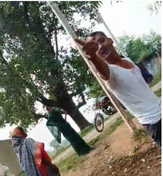Singrauli Crime : सिंगरौली में जमीनी विवाद ने लिया हिंसक रूप, गुस्से में व्यक्ति ने निकाली पिस्तौल
