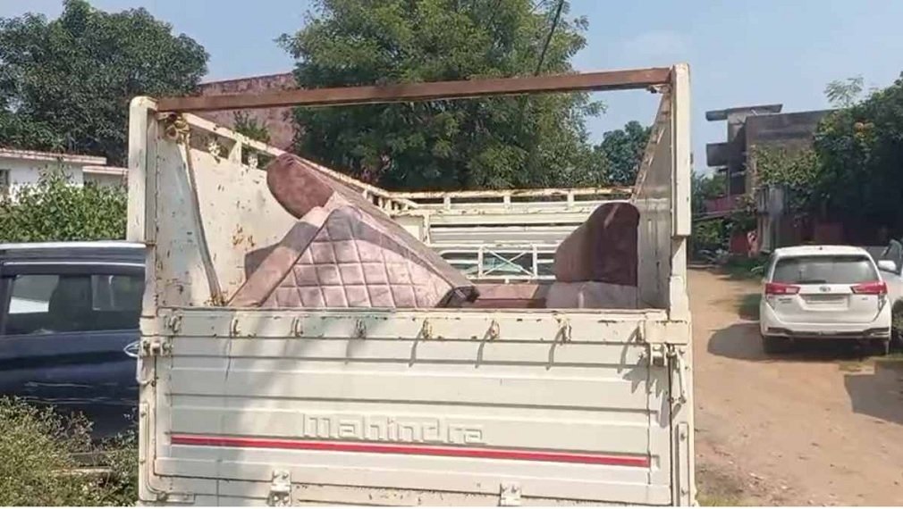 CG NEWS : छत्तीसगढ़ में चोरी की बड़ी वारदात, भाजपा विधायक के सरकारी आवास से चोरों ने पिकअप में भरकर ले गए कीमती सामान