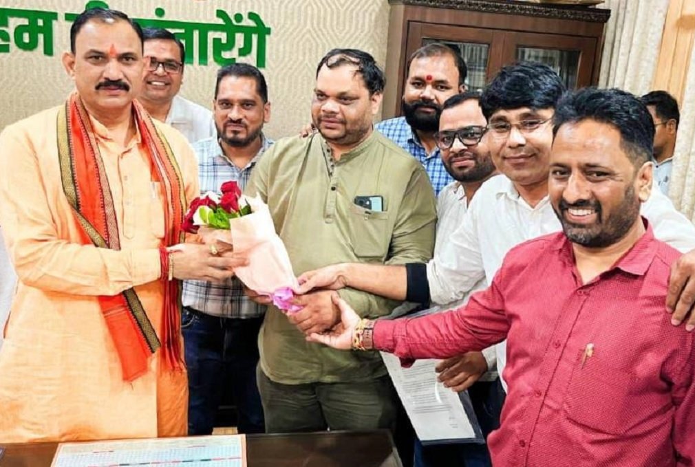 CG NEWS: NHM कर्मचारियों ने स्वास्थ्य मंत्री से की मुलाकात, वादा किया, अब निभाओ: NHM कर्मचारियों ने वेतन वृद्धि और बहाली की उठाई मांग