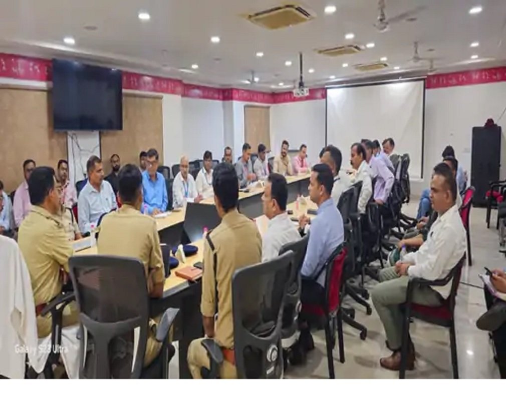 CG NEWS: बार-बार खाता खोलने वालों पर नजर रखें, बैंक अधिकारियों की बैठक, SSP ने दिए सख्त निर्देश, पढ़िए 12 अहम दिशा-निर्देश