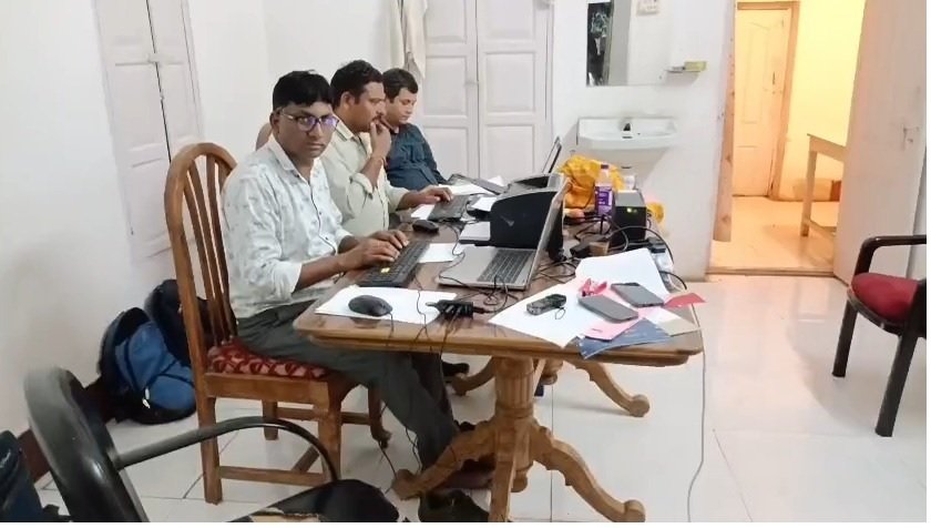 Singrauli News: लोकायुक्त टीम ने चिकित्सक व सुपरवाईजर को 30 हजार नगद के साथ किया गिरफ़्तार