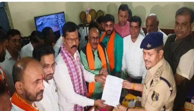 facebook post controversy : फेसबुक पोस्ट विवाद पर सियासत गरमाई: विधायक मोतीलाल साहू ने भूपेश बघेल पर जातीय अशांति फैलाने का आरोप