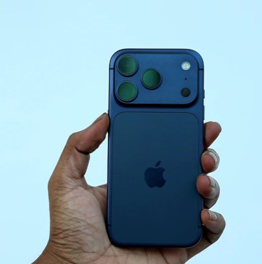 Apple Phone : क्या Apple बनेगा दुनिया की पहली 4 ट्रिलियन डॉलर कंपनी? iPhone 17 की जबरदस्त डिमांड ने बढ़ाई हलचल