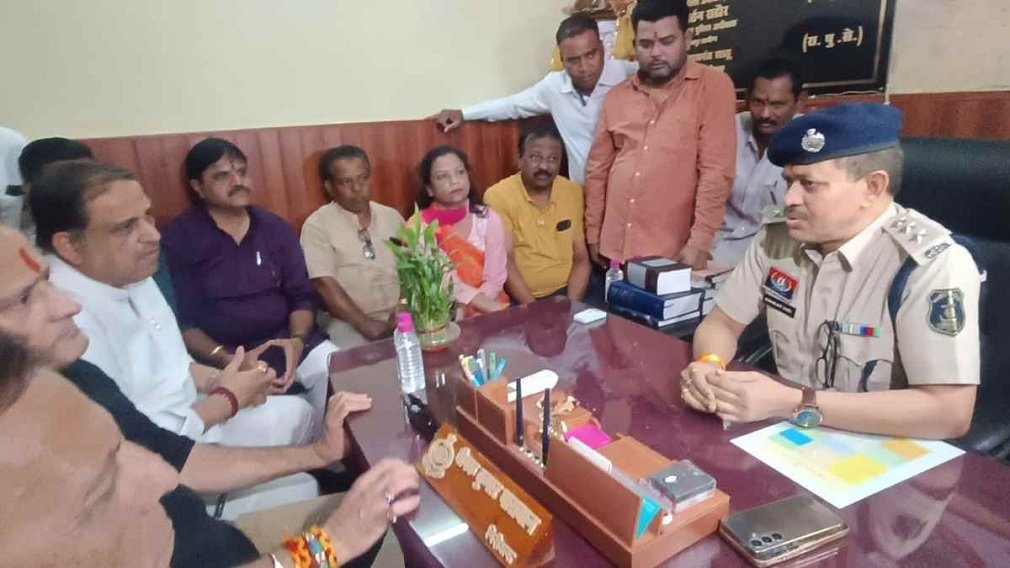 CG NEWS : राहुल गांधी को धमकी के विरोध में कांग्रेस का प्रदर्शन, BJP प्रवक्ता पर FIR की मांग को लेकर थाने का घेराव