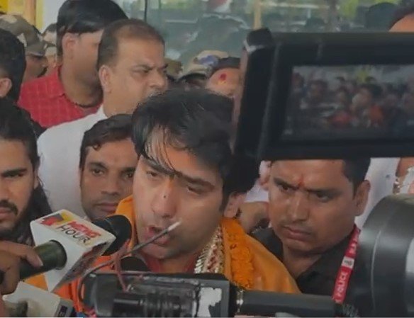 Bageshwar Baba : रायपुर में बागेश्वर बाबा का दिव्य दरबार, पं. धीरेंद्र शास्त्री का बड़ा बयान—“I Love Muhammad ठीक है, पर I Love Mahadev भी चलेगा, छेड़ा तो छोड़ा नहीं जाएगा”