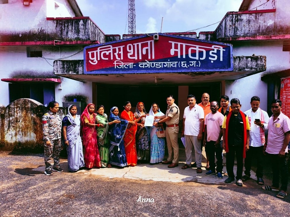 CG NEWS : करवा चौथ के पावन पर्व पर महिला मोर्चा मंडल माकड़ी ने किया विरोध ,कांग्रेस नेता की अभद्र पोस्ट पर जताई आपत्ति