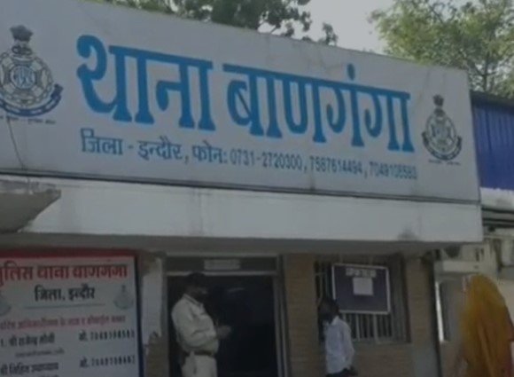 Indore Crime : पारिवारिक विवाद में ई-रिक्शा चालक ने की आत्महत्या, पुलिस ने जांच शुरू की