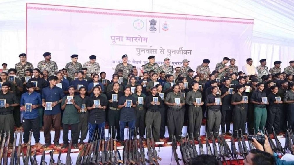 CG NEWS: नक्सलियों में आत्मसमर्पण की रफ्तार तेज, उदंती एरिया कमांडर ने नक्सली साथियों को पत्र लिख अपील की – सही फैसला लें, देर न करें