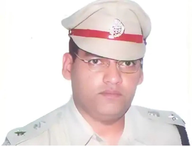 IPS officer suicide : सीनियर IPS अधिकारी ने गोली मारकर किया सुसाइड; पत्नी IAS, जापान दौरे पर, इस वजह से उठाया खौफनाक कदम