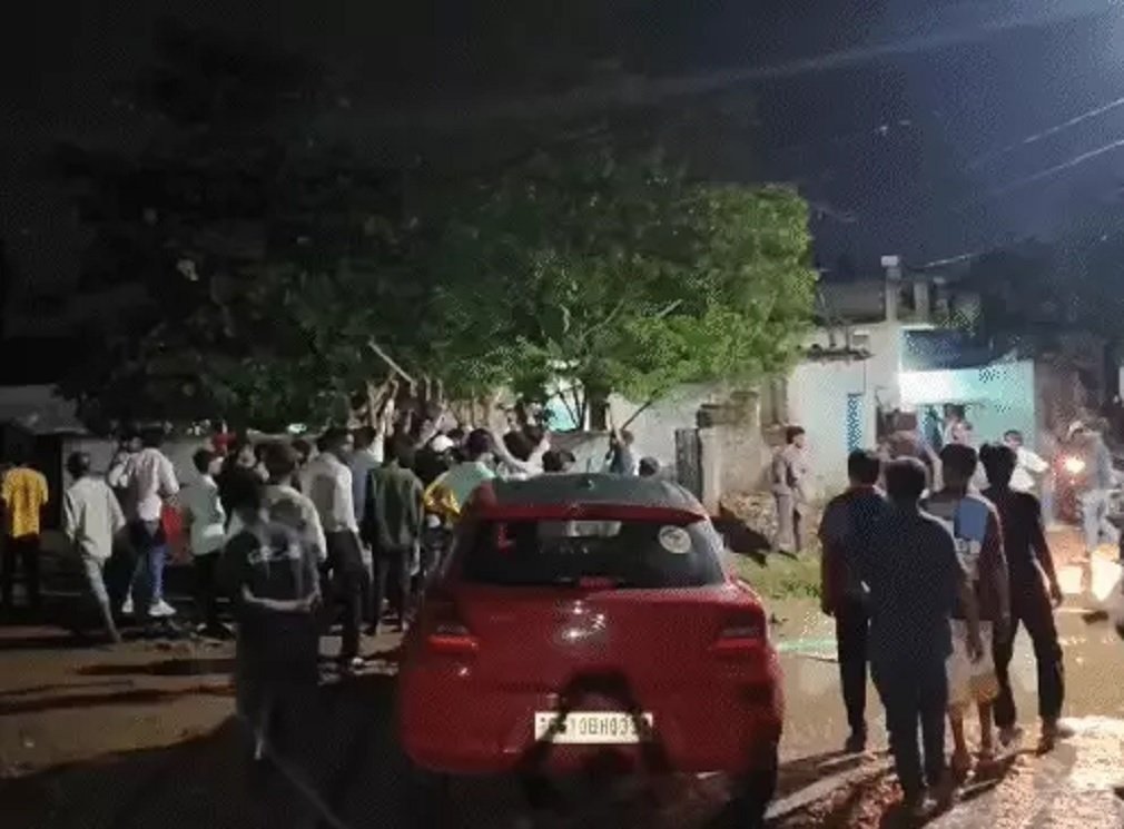 CG NEWS : बिलासपुर में धार्मिक स्थल में अपमान की घटना के बाद तनाव, तोड़फोड़ और पथराव से माहौल बिगड़ा