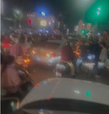 Raipur Crime : रायपुर में नाइजीरियन युवक ने मोबाइल दुकान से की लूटपाट, फरार होते समय कई लोगों को मारी टक्कर