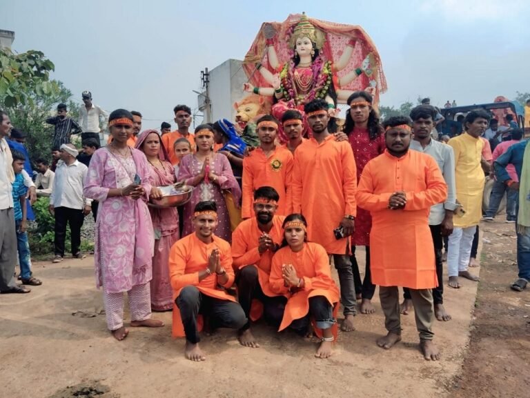 Tilda Nevra News : तिल्दा नेवरा: भक्तिमय माहौल में निकली ज्योत-जंवारा और माँ शेरावाली की भव्य शोभायात्रा, श्रद्धालुओं ने नम आंखों से दी विदाई