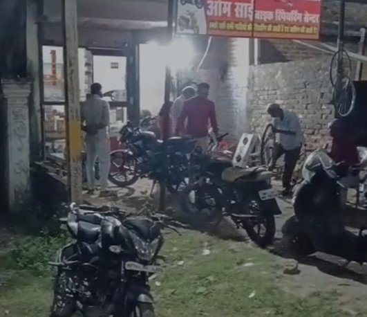 Rewa News: मैहर से चोरी पल्सर रीवा में मिली, 112 डायल टीम ने पकड़ी, चोरों ने बेच दिए थे पार्ट्स