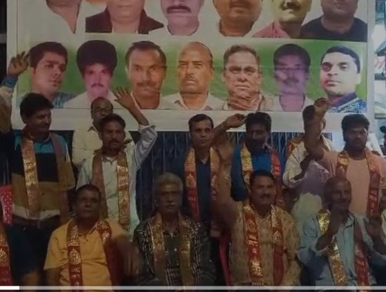 Jabalpur News : जबलपुर: कांचघर दशहरा चल समारोह हर्षोल्लास से संपन्न, जीवंत झांकियों और डांडिया नृत्य ने मोहा मन