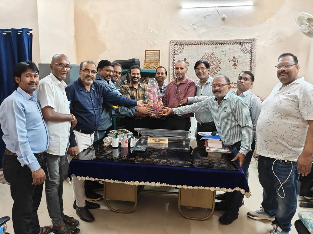 CG NEWS : अंबष्ट सर को भावभीनी विदाई, प्रमोद ठाकुर बने नए D.E.O, शैलेश सिंह ने संभाला DIET प्राचार्य का पद