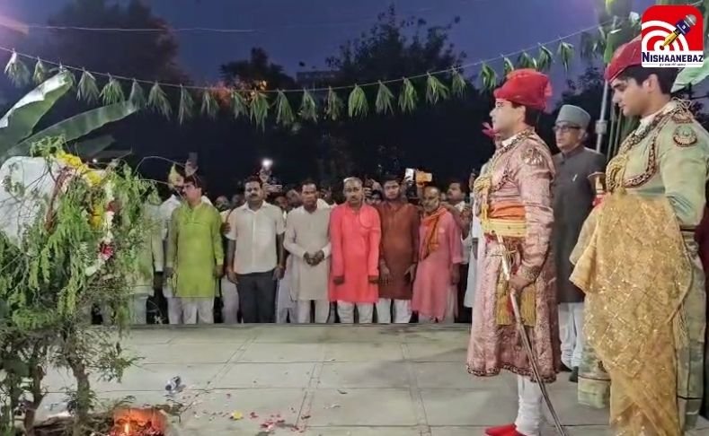 Gwalior News : ज्योतिरादित्य सिंधिया ने किया शमी पूजन, पत्तियां लूटने उमड़े हजारों लोग…