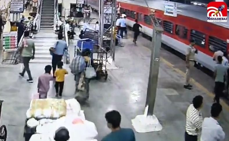 Jabalpur Breaking : चलती ट्रेन में चढ़ते समय फिसला पैर, RPF जवान ने जान पर खेलकर बचाई यात्री की जिंदगी…