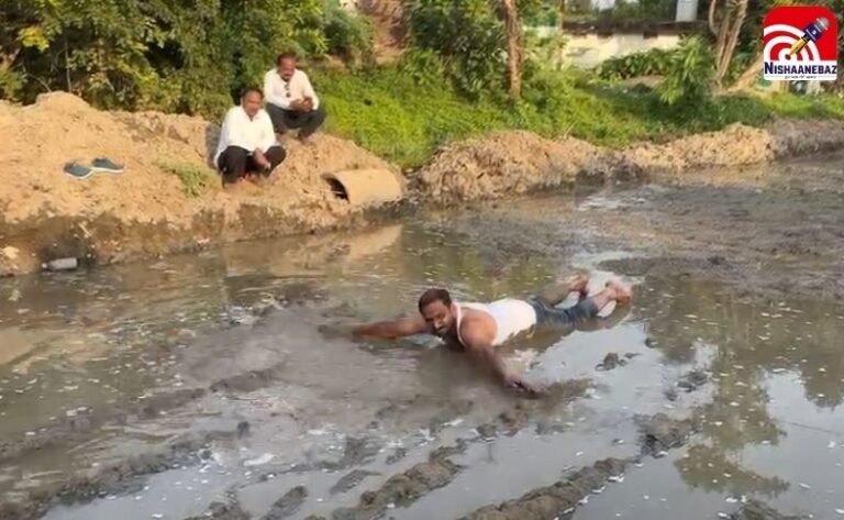 MP Burhanpur News : 4 करोड़ के नाले में लोटकर पार्षद पति का अनोखा विरोध…वीडियो वायरल