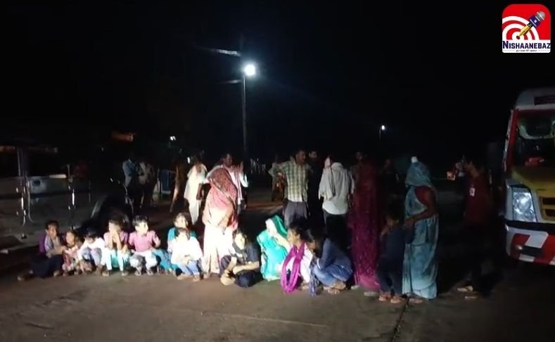 MP NEWS : घायल वृद्ध की मौत के बाद ग्रामीणों ने थाने के सामने शव रखकर किया चक्का जाम
