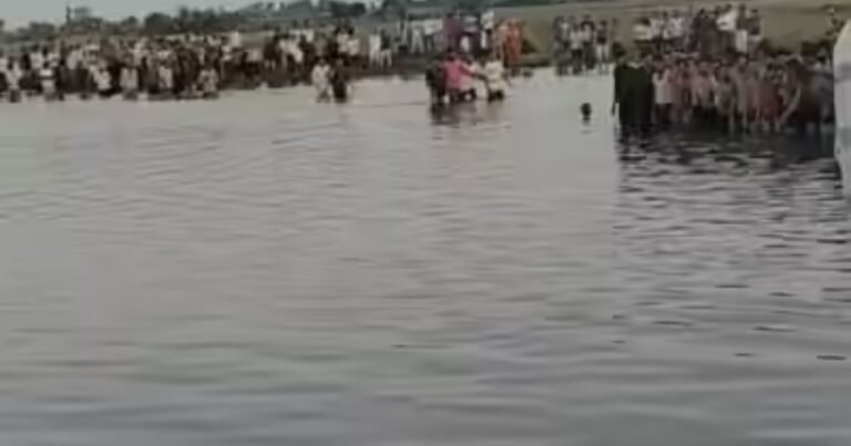 MP : खंडवा में मूर्ति विसर्जन त्रासदी — 11 डूबे, 7 लड़कियां शामिल; जीतू पटवारी ने कहा — मृतकों के परिजनों को दिया जाये ₹1-1 करोड़ मुआवजा