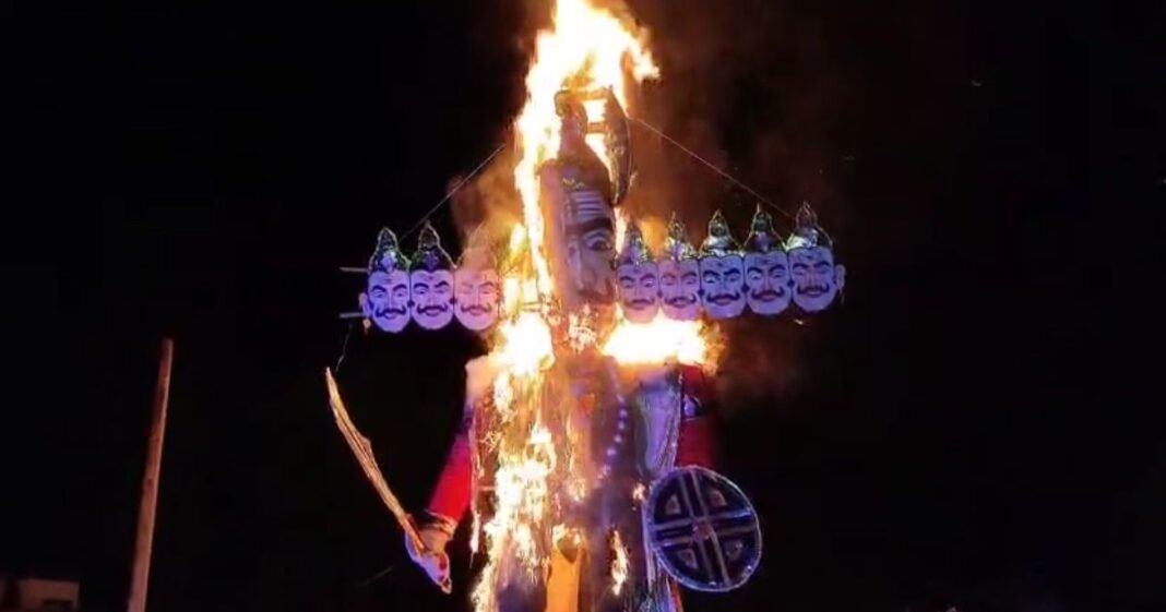 MP News : शाजापुर में बुराई पर अच्छाई की जीत का पर्व विजयदशमी हर्षोल्लास से मनाया गया, कई स्थानों पर रावण दहन और भव्य आतिशबाज़ी