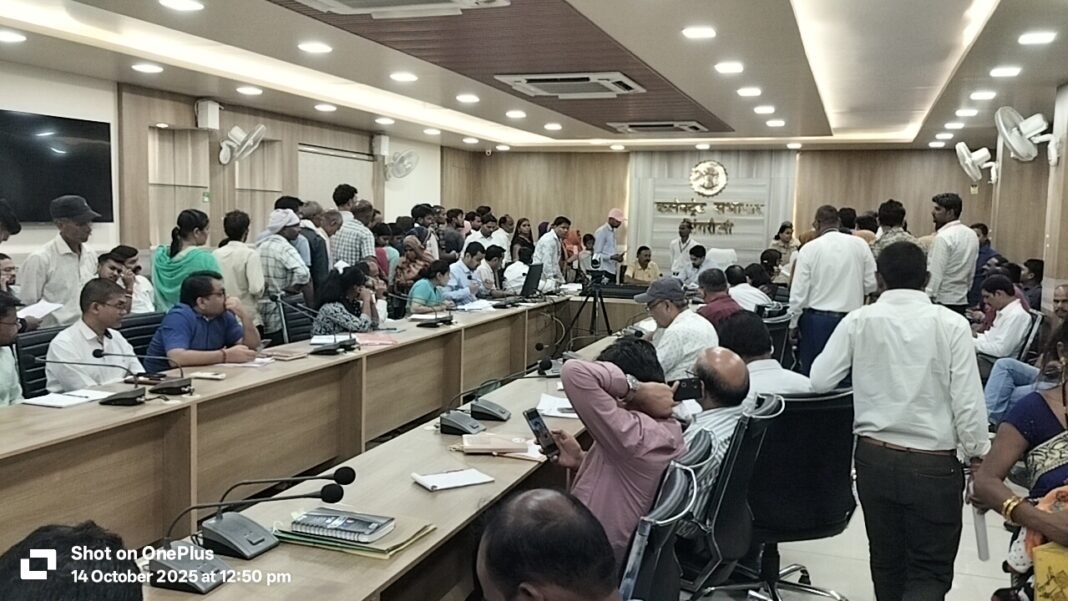 Singrauli News : कलेक्टर गौरव बैनल की ऐतिहासिक जनसुनवाई, 500 से अधिक लोग न्याय की उम्मीद लेकर पहुंचे