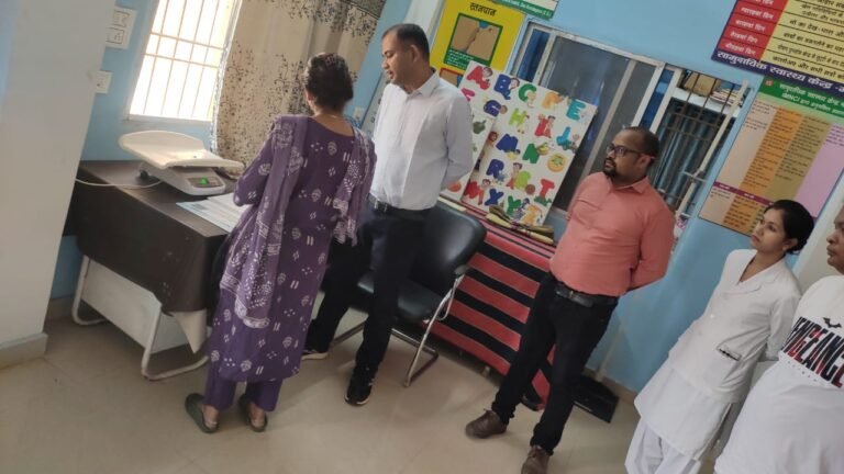 CG NEWS : जिला पंचायत सीईओ ने किया सामुदायिक स्वास्थ्य केंद्र माकड़ी का निरीक्षण