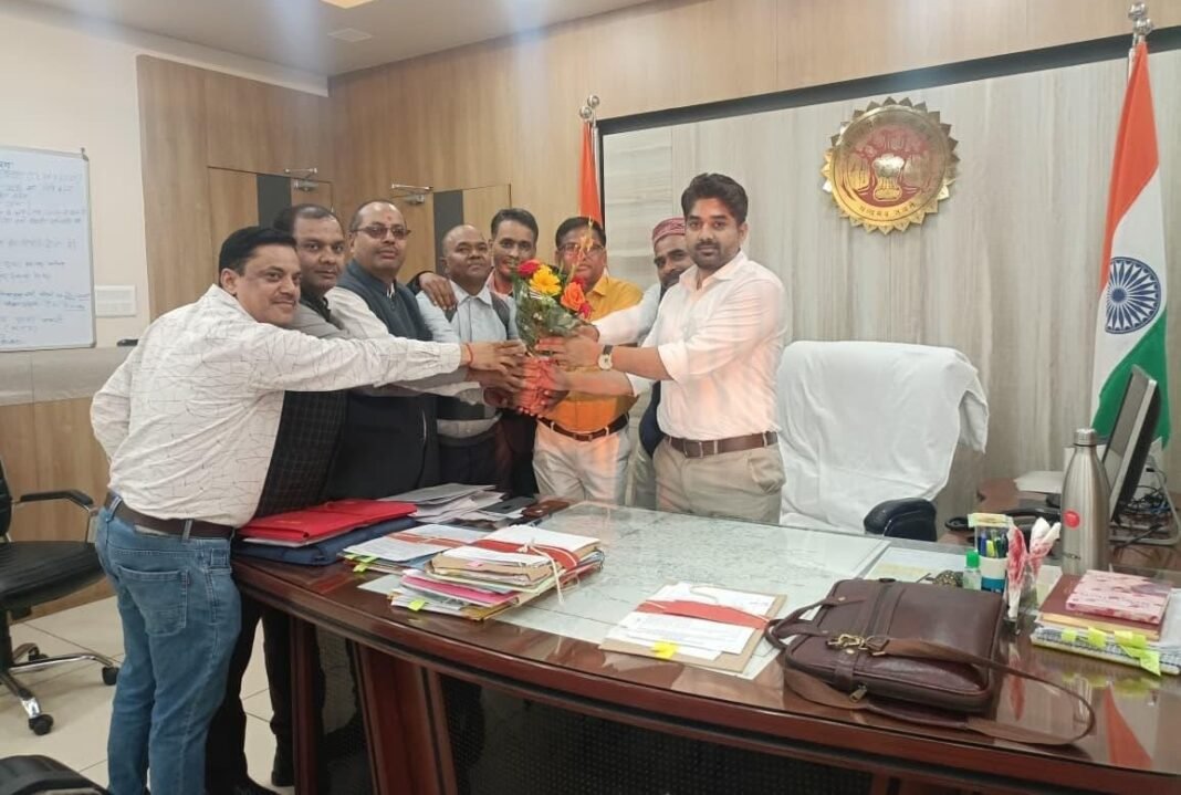 MP News : सिंगरौली : नवागत कलेक्टर गौरव बैनल से प्राइवेट स्कूल एसोसिएशन की सौजन्य भेंट