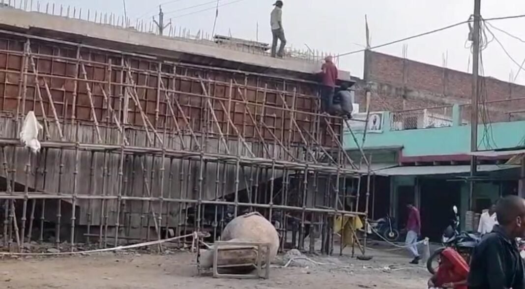 overbridge construction : सिंगरौली में ओवरब्रिज निर्माण बना ‘मौत का पुल’, ठेकेदार और अफसरों की लापरवाही उजागर; सुरक्षा मानकों की धज्जियां