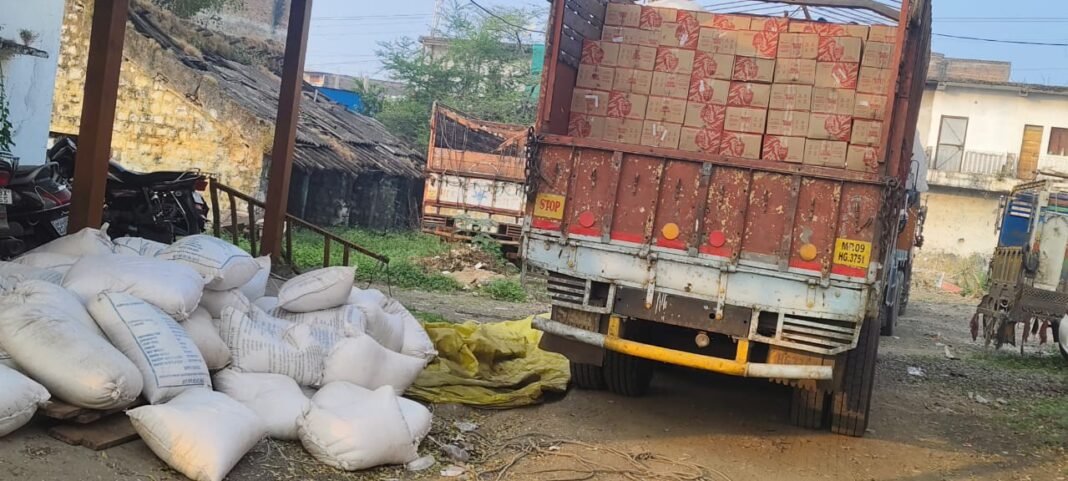 MP News : बेटमा पुलिस की बड़ी कार्रवाई, अवैध रूप से गुजरात ले जाई जा रही 1200 पेटी बीयर से भरा ट्रक जब्त