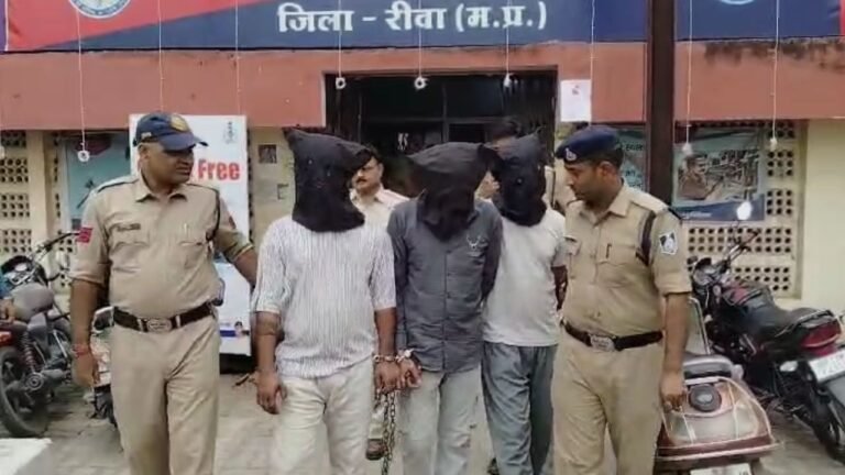 MP News : रीवा में स्कोडा कार से प्रतिबंधित नशीली कफ सिरप जब्त, तीन तस्कर गिरफ्तार