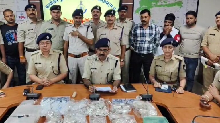 Gwalior Crime News : ग्वालियर पुलिस की बड़ी सफलता – 24 घंटे में लूट और चोरी की वारदात का पर्दाफाश, दो शातिर बदमाश गिरफ्तार