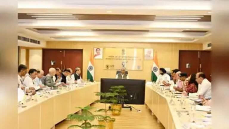 Delhi-NCR : प्रदूषण पर केंद्रीय मंत्री भूपेंद्र यादव बोले – ‘बैठकों से काम नहीं चलेगा, नतीजे दिखने चाहिए’