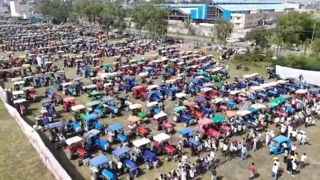 MP News : भावांतर योजना के समर्थन में इंदौर में किसानों की ट्रैक्टर रैली
