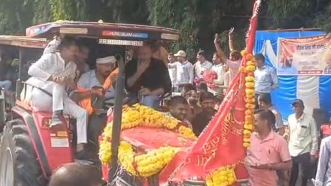 MP News : सीहोर : किसान अधिकार ट्रैक्टर यात्रा ने कलेक्ट्रेट तक बढ़ाया कदम, मुआवजे की मांग जताई