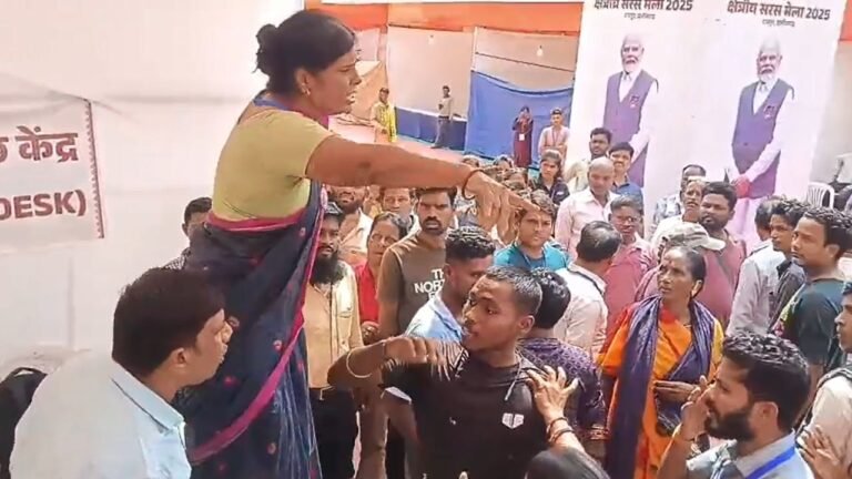 CG News : राजधानी रायपुर के सरस मेले में अधिकारी पर महिलाओं से मारपीट और बदसलूकी का आरोप, निलंबन की मांग
