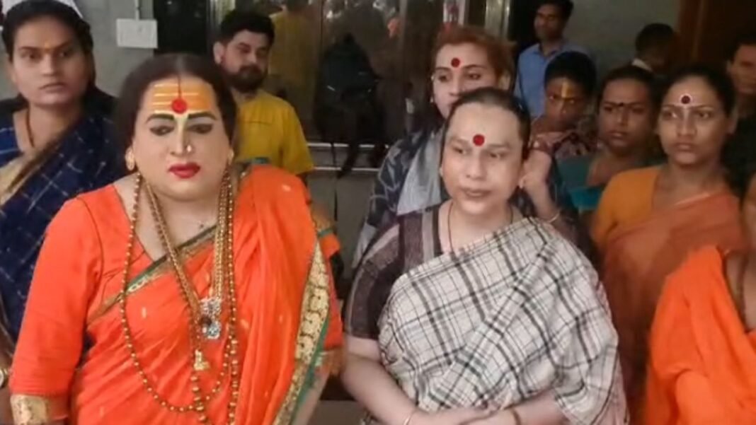 MP News : किन्नरों के विवाद के बाद इंदौर पहुंचे किन्नर महामंडलेश्वर लक्ष्मीनारायण त्रिपाठी