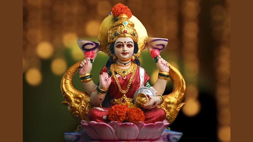 Diwali Special : लक्ष्मी माता की प्रतिमा कैसी खरीदें : उल्लू पर सवार, हाथी पर या कमल पर आसीन? जानें धार्मिक रहस्य