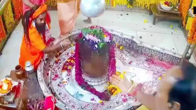 Mahakal Temple : उज्जैन : महाकाल मंदिर में महंत और पुजारी के बीच विवाद, हाथापाई तक पहुंचा मामला