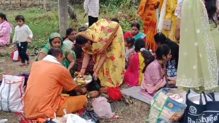 Akshaya Navami : धूमधाम से मनाया गया आंवला नवमी का पर्व, महिलाओं ने की भगवान विष्णु-लक्ष्मी की आराधना
