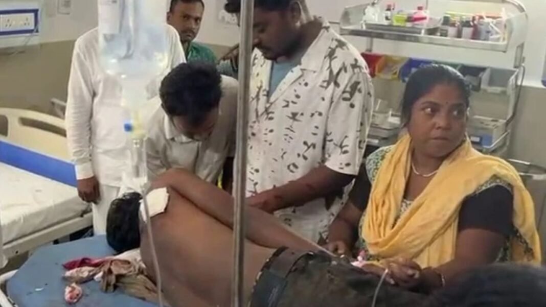 Jharkhand : चक्रधरपुर – दुर्गा पूजा विसर्जन जुलूस में चाकूबाजी, सात युवक घायल