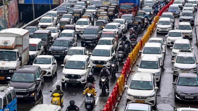 Delhi Government : पुराने वाहन मालिकों को राहत : दिल्ली सरकार ने NOC लेने की उम्र संबंधी समय‑सीमा की खत्म